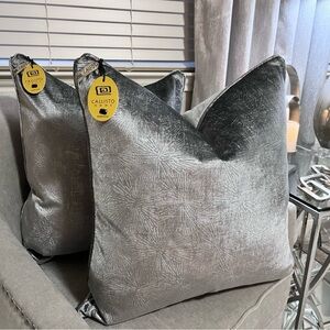 1- NWT CALLISTO HOME DECORATIVE PILLOW (Read description details)